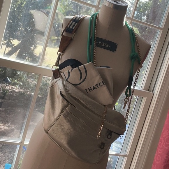 PARKER - THATCH Stylish Platinium Sling Bag - Picture 3 of 10